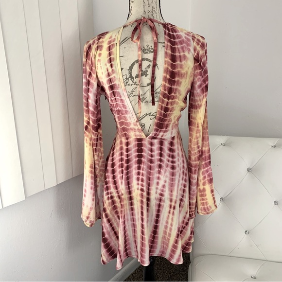 NWT Nasty Gal Tie Dye Open Tie Back Flared Sleeve Mini Dress Magenta Yellow 2 - Picture 5 of 10